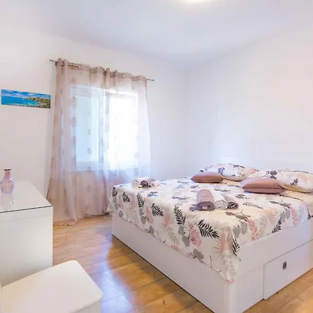 In - Insel Pasman 50975
